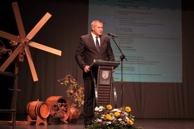 Zasedanje podeželskega parlamenta